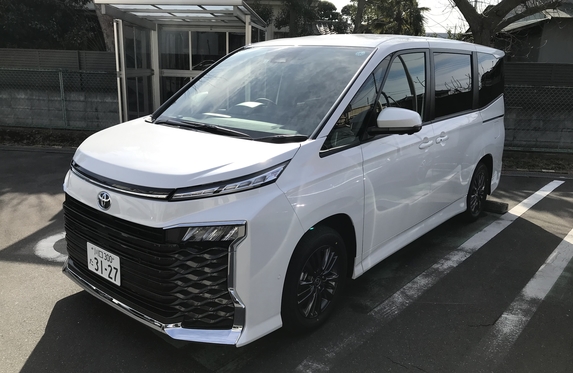 11258 トヨタ 新型ヴォクシー ホワイトパールクリスタルシャイン