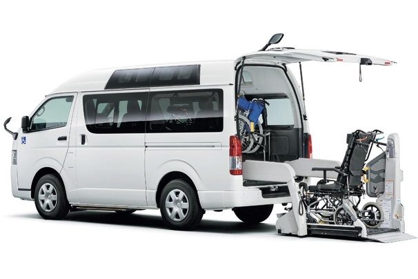 車いす仕様車“Aタイプ”ルーフサイドウインドウ装着車 2WD・2000ガソリン ボディカラーはホワイト〈058〉