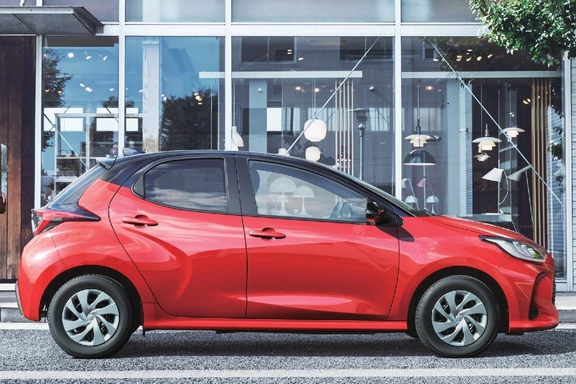 【モデル入り素材】G（ハイブリッド・2WD）