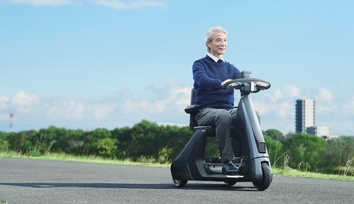 【モデル入り素材】C+walk S “Safety support”