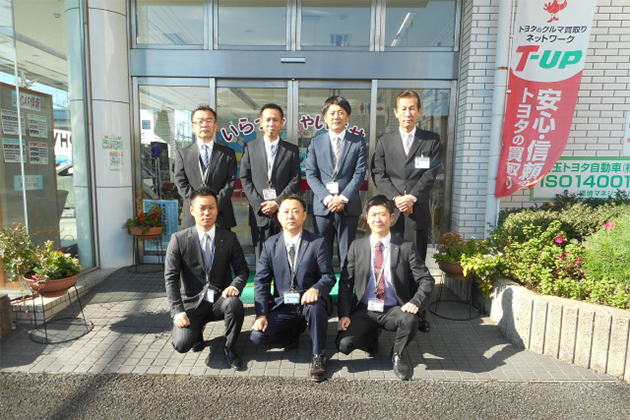 吉川店 集合写真1