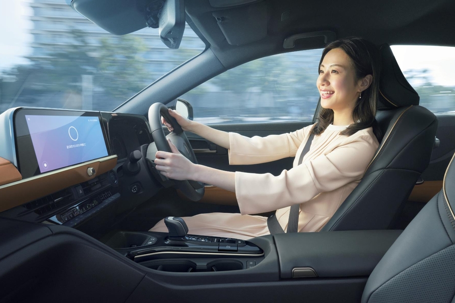 【モデル入り素材】音声による車両の操作＊＊T-Connect契約とコネクティッドナビのオプション契約が必要です