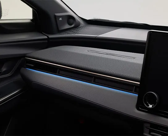 乗る人をもてなす光の演出