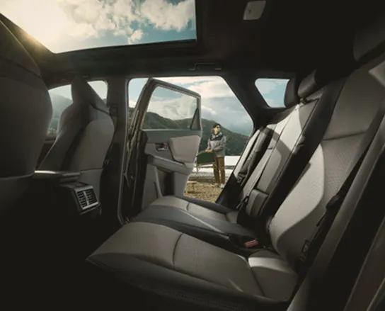 アウトドアでの心地のいい疲れを広い室内が包んでくれる